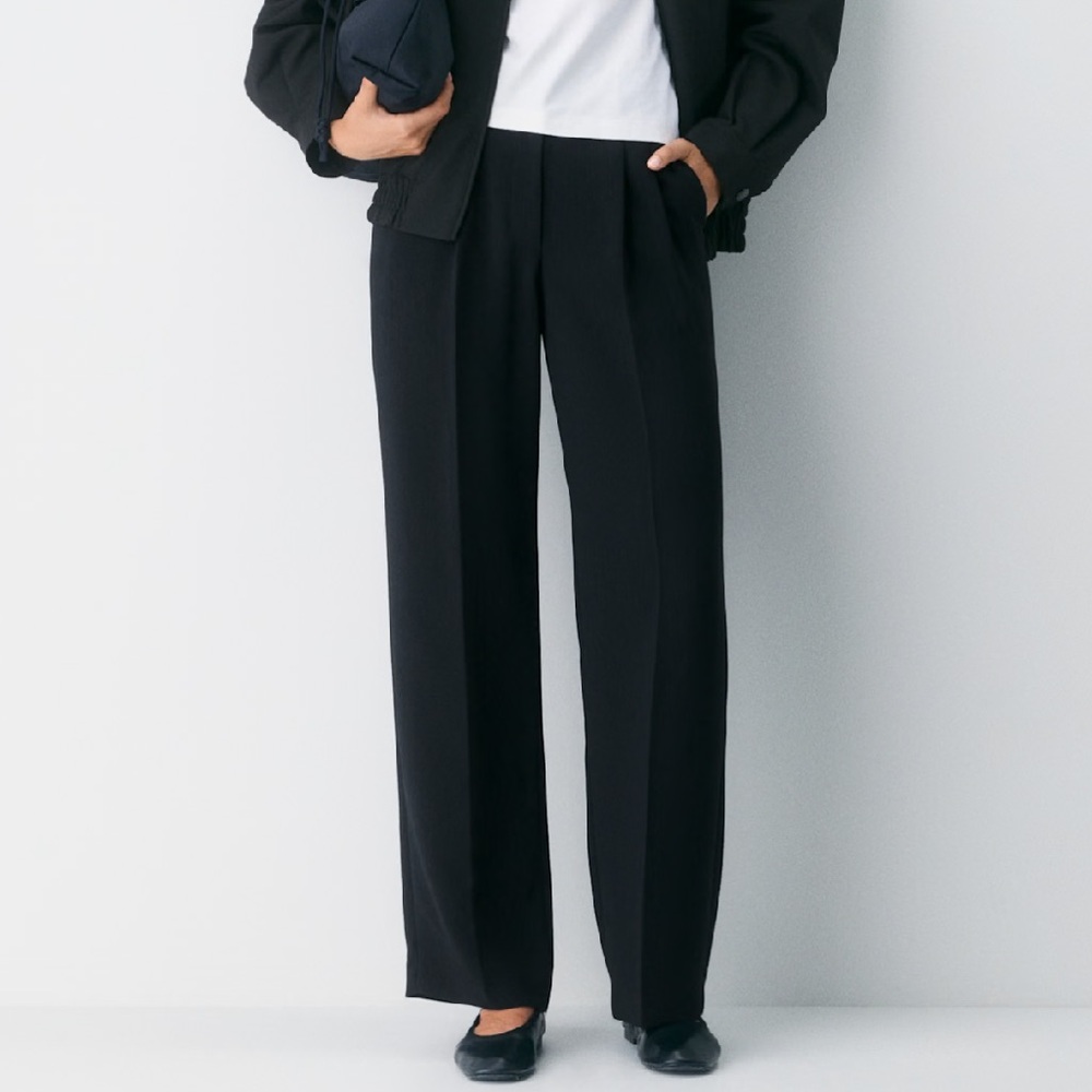 Aritzia Effortless Pant Curve Fit